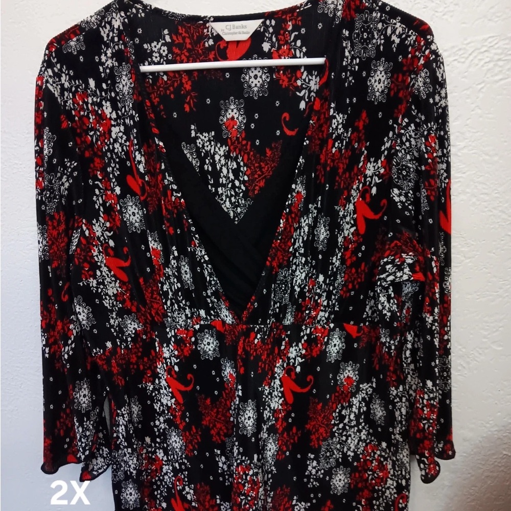 Like new C.J. Banks top size 2X See actual measurements below